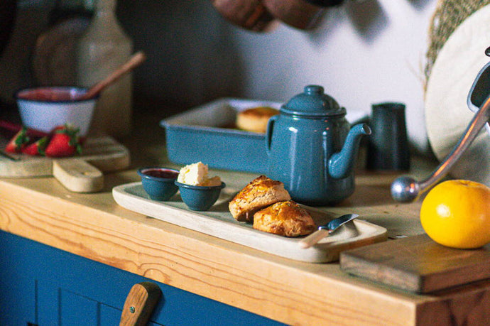 https://www.falconenamelware.com/cdn/shop/files/rosemary-scone-rhubarb-vanilla-rose-jam-1_690x.jpg?v=1617014015